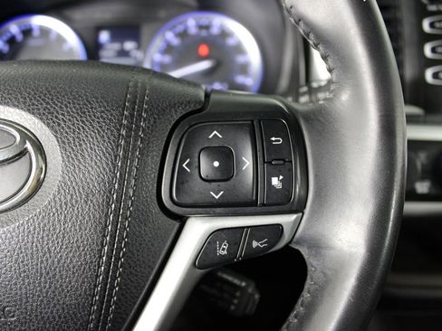 Used 2019 Toyota Highlander XLE w/ Protection Package #3 AWD/4WD image 26