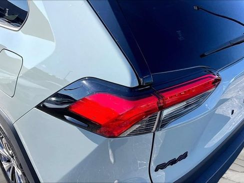 Used 2022 Toyota RAV4 XLE Premium AWD/4WD image 28