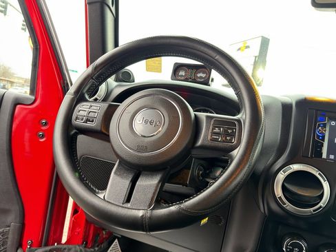 Used 2014 Jeep Wrangler Unlimited Sahara w/ Connectivity Group image 20