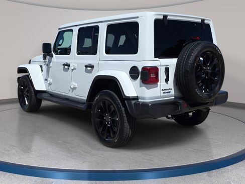 Used 2025 Jeep Wrangler Unlimited Sahara AWD/4WD image 8