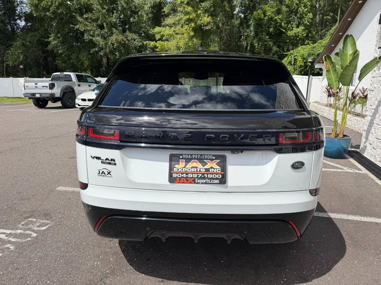 Used 2018 Land Rover Range Rover Velar R-Dynamic SE AWD/4WD image 13