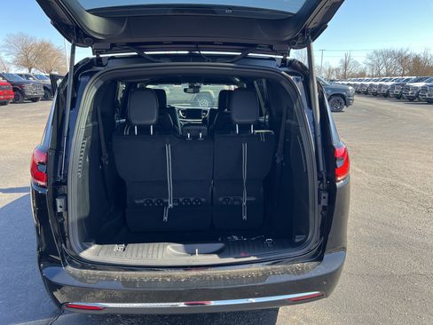 New 2026 Chrysler Pacifica Select FWD image 15