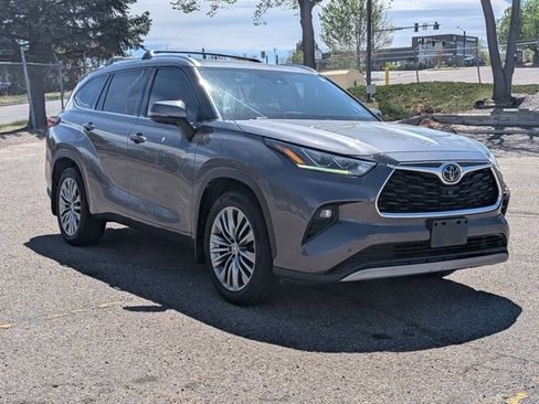Used 2021 Toyota Highlander Platinum image 3