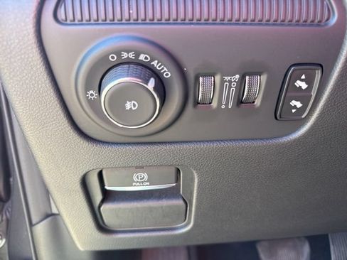 Used 2024 Jeep Wagoneer L Series II w/ Flexible Seating Group AWD/4WD image 15