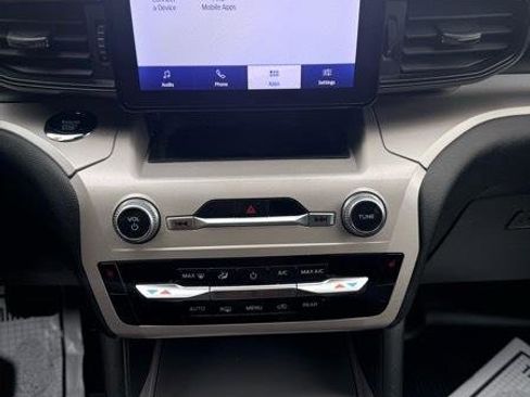 Used 2023 Ford Explorer XLT AWD/4WD image 25