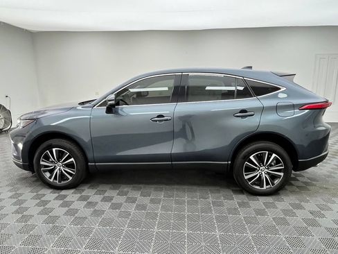 Used 2022 Toyota Venza LE AWD/4WD image 12