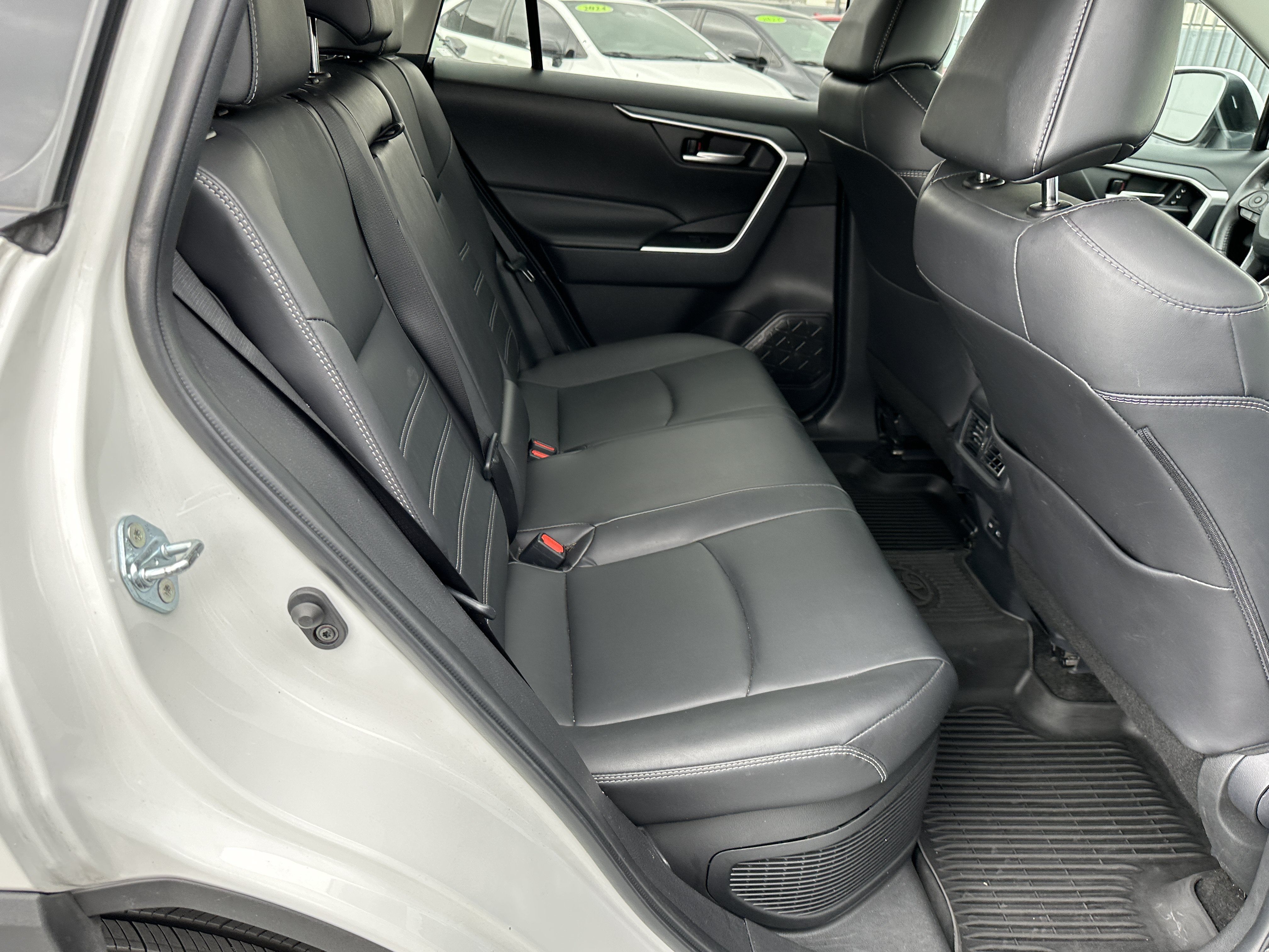 Used 2025 Toyota RAV4 XLE Premium AWD/4WD image 19