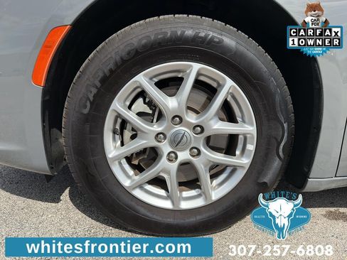 Used 2025 Chrysler Pacifica Select FWD image 9