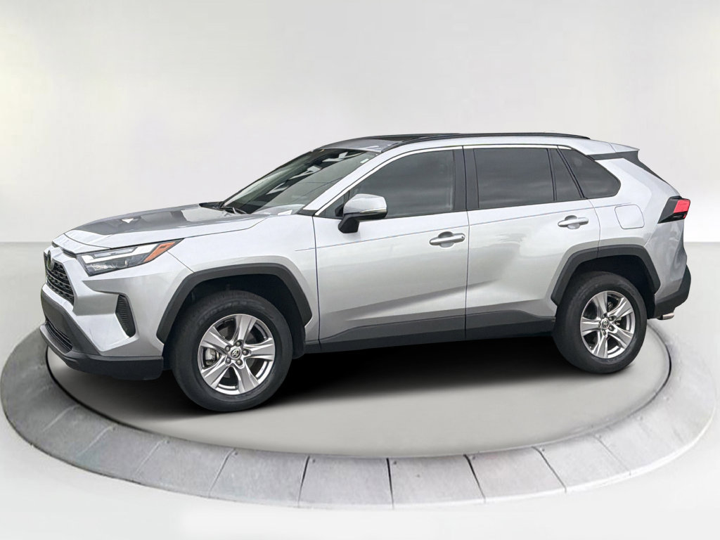 Used 2022 Toyota RAV4 XLE w/ Convenience Package FWD image 1