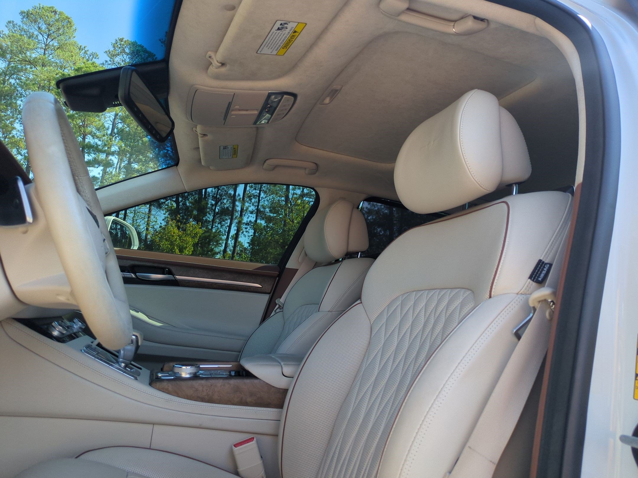 Used 2022 Genesis G90 5.0 Ultimate RWD image 15