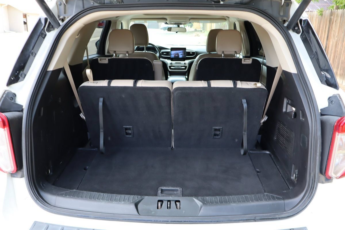 Used 2021 Ford Explorer XLT w/ Equipment Group 202A AWD/4WD image 14