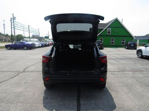 Used 2025 Chevrolet Trax RS FWD image 7