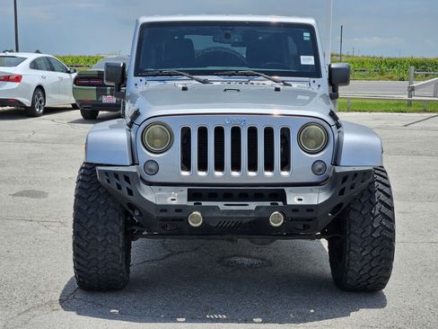 Used 2016 Jeep Wrangler Unlimited Sahara w/ Max Tow Package AWD/4WD image 2