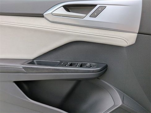New 2026 Volkswagen Taos SE image 25
