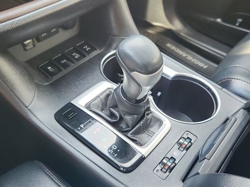 Used 2018 Toyota Highlander Limited image 22