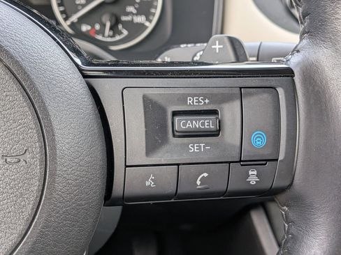 Used 2022 Nissan Rogue SV w/ SV Premium Package image 28