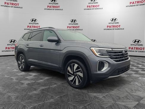 Used 2025 Volkswagen Atlas SE FWD image 1