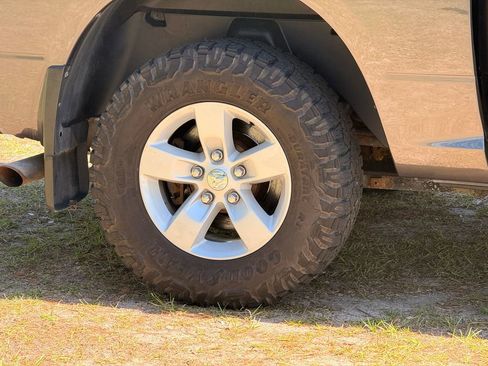 Used 2019 RAM 1500 Classic SLT AWD/4WD image 9