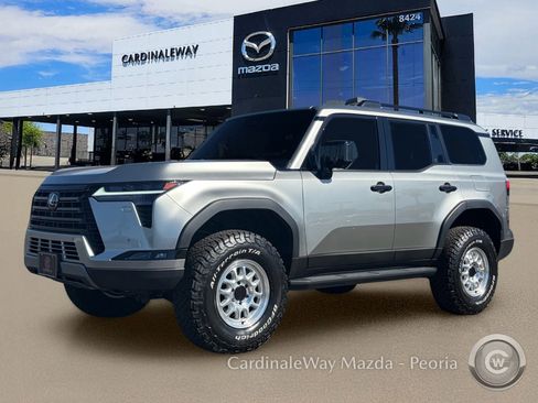Used 2025 Lexus GX 550 AWD/4WD image 2