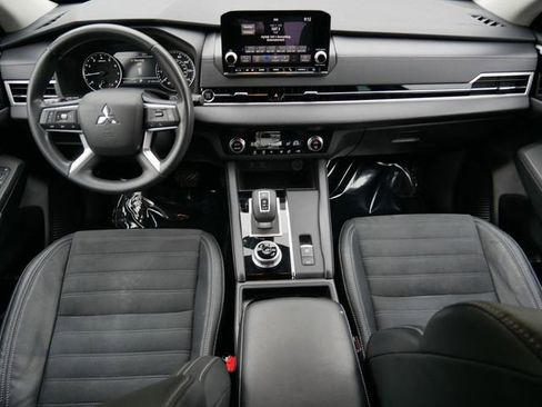 Used 2023 Mitsubishi Outlander ES FWD image 13