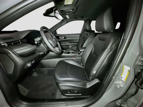 New 2026 Jeep Compass Limited AWD/4WD image 14