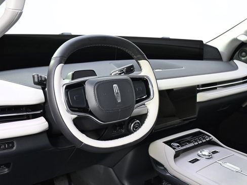 New 2026 Lincoln Navigator Reserve w/ Jet Appearance Package AWD/4WD image 11