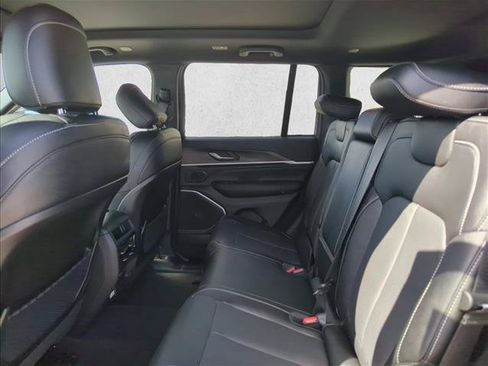Used 2026 Jeep Grand Cherokee Limited AWD/4WD image 13