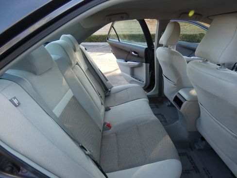 Used 2013 Toyota Camry LE image 35