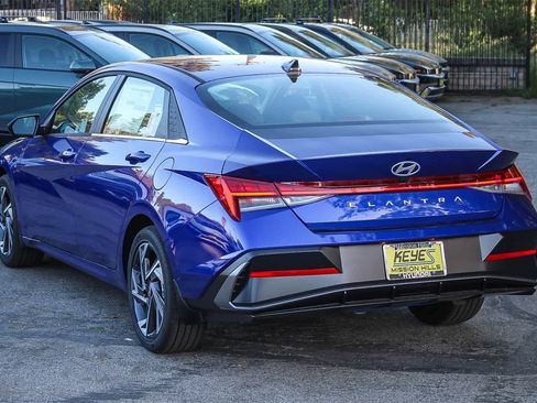 New 2025 Hyundai Elantra SEL image 6