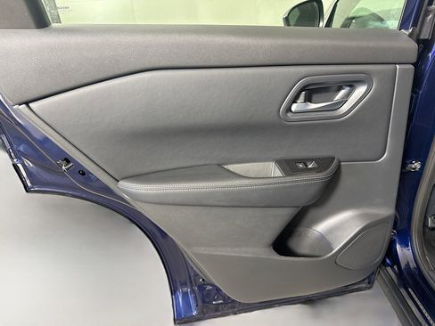 Used 2025 Nissan Rogue SV image 26