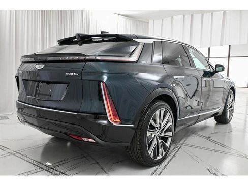 New 2026 Cadillac Lyriq Signature Luxury image 7