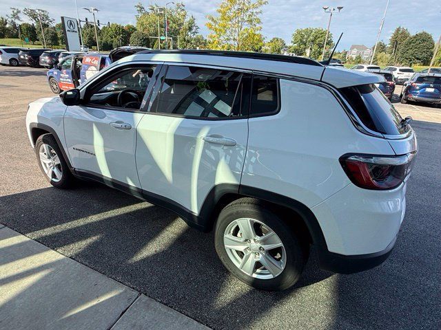 Used 2022 Jeep Compass Latitude FWD image 4