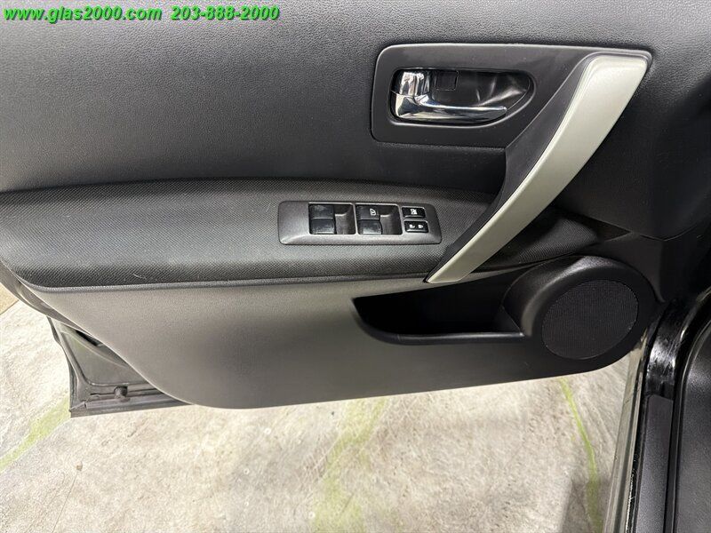 Used 2014 Nissan Rogue S AWD/4WD image 21