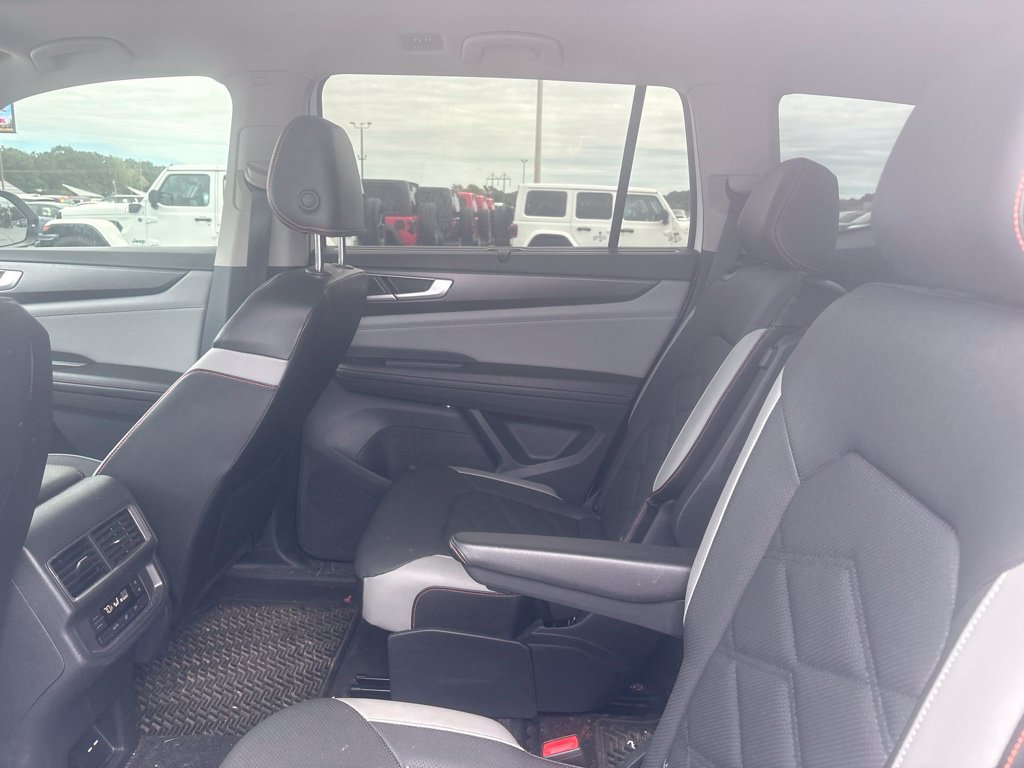 Used 2024 Volkswagen Atlas Peak Edition SE AWD/4WD image 18