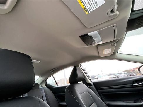 Used 2025 Nissan Altima 2.5 SV image 13