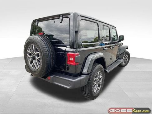 New 2026 Jeep Wrangler Unlimited Sahara AWD/4WD image 3