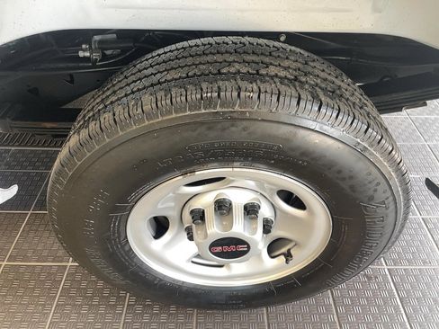 Used 2025 GMC Savana 3500 Extended RWD image 4