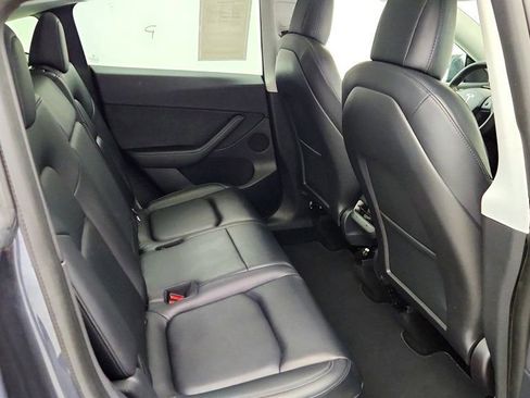 Used 2021 Tesla Model Y Long Range image 27
