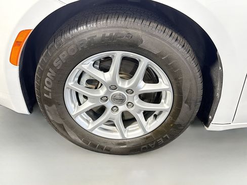 Used 2022 Chrysler Voyager LX image 36