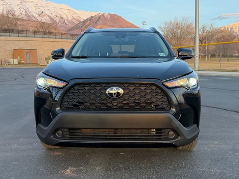 Used 2022 Toyota Corolla Cross LE w/ Moonroof Package image 2