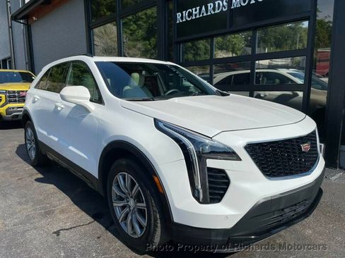 Used 2019 Cadillac XT4 Sport w/ Technology Package AWD/4WD image 2