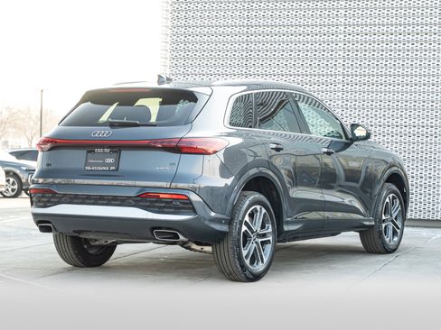 Certified 2025 Audi Q5 Premium w/ Convenience Package image 4