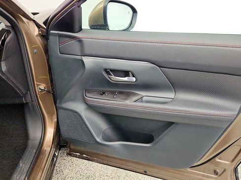 Used 2025 Nissan Kicks SR w/ SR Premium Package AWD/4WD image 27
