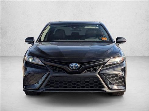 Used 2022 Toyota Camry SE image 2
