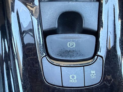 Used 2019 Toyota C-HR XLE image 25