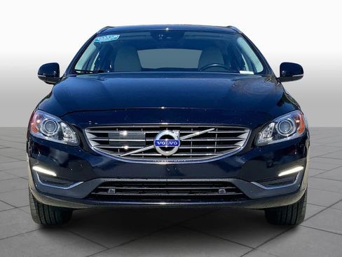 Used 2017 Volvo V60 T5 Platinum w/ Climate Package image 4