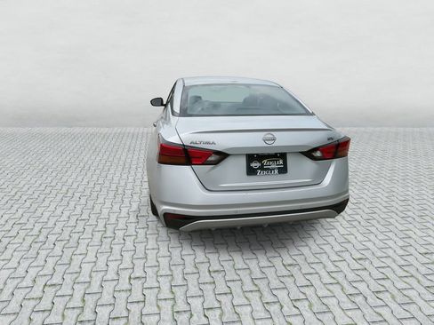 Used 2023 Nissan Altima 2.5 SV FWD image 6