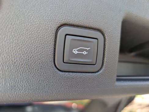 Used 2019 Chevrolet Equinox Premier image 23