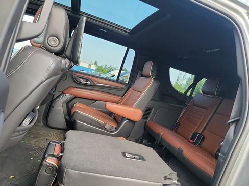 Used 2023 GMC Yukon XL Denali Ultimate image 30