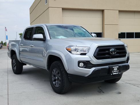Used 2023 Toyota Tacoma SR5 w/ Technology Package AWD/4WD image 7